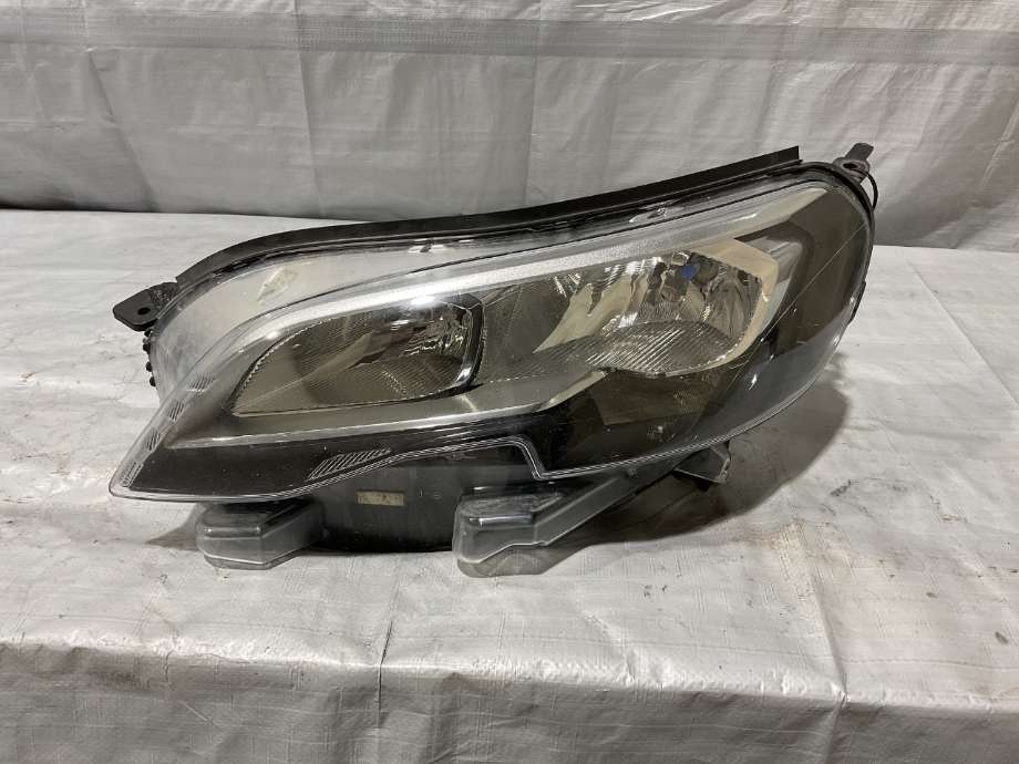 Frontlykt venstre halogen til Peugeot Expert, 2016-->> (Type III)  (PEUGEOT|98 085 726 80)