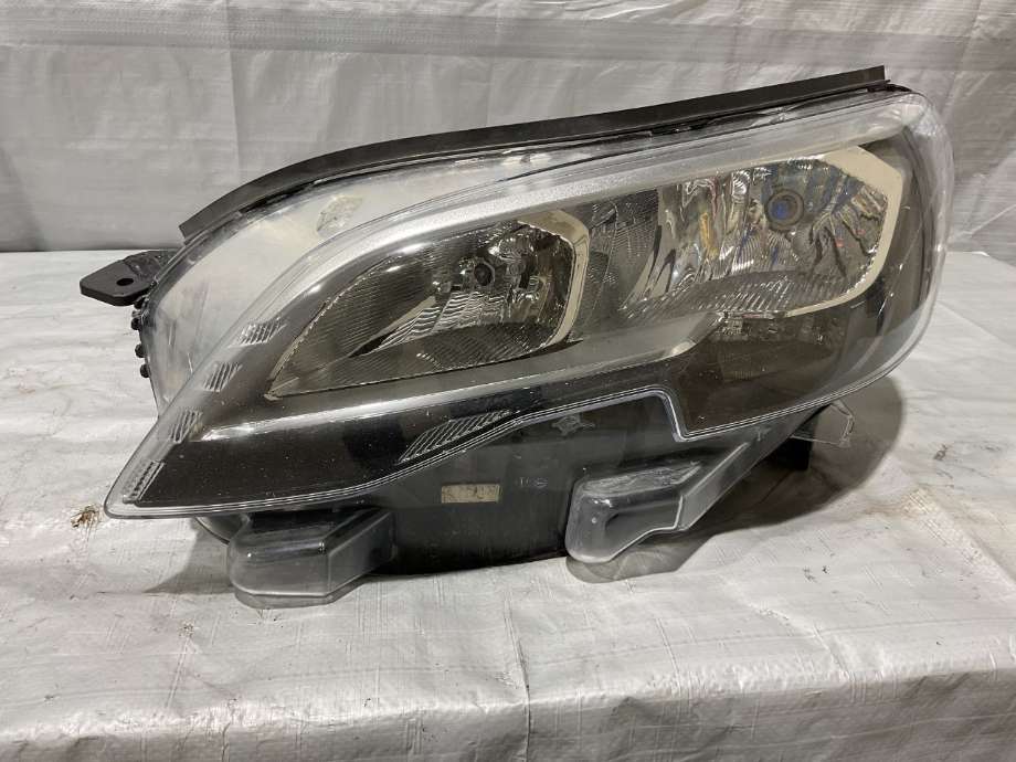Frontlykt venstre halogen til Peugeot Expert 2016-->> (Type III)  (PEUGEOT|98 085 726 80|)