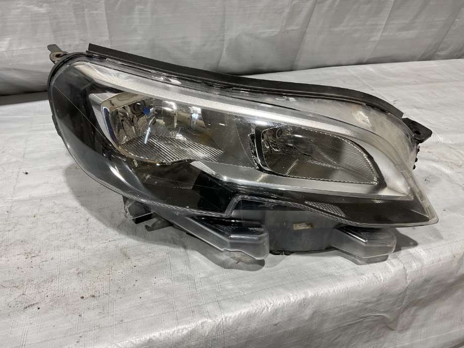 Frontlykt høyre halogen til Peugeot Expert, 2016-->> (Type III)  (PEUGEOT|98 085 725 80)