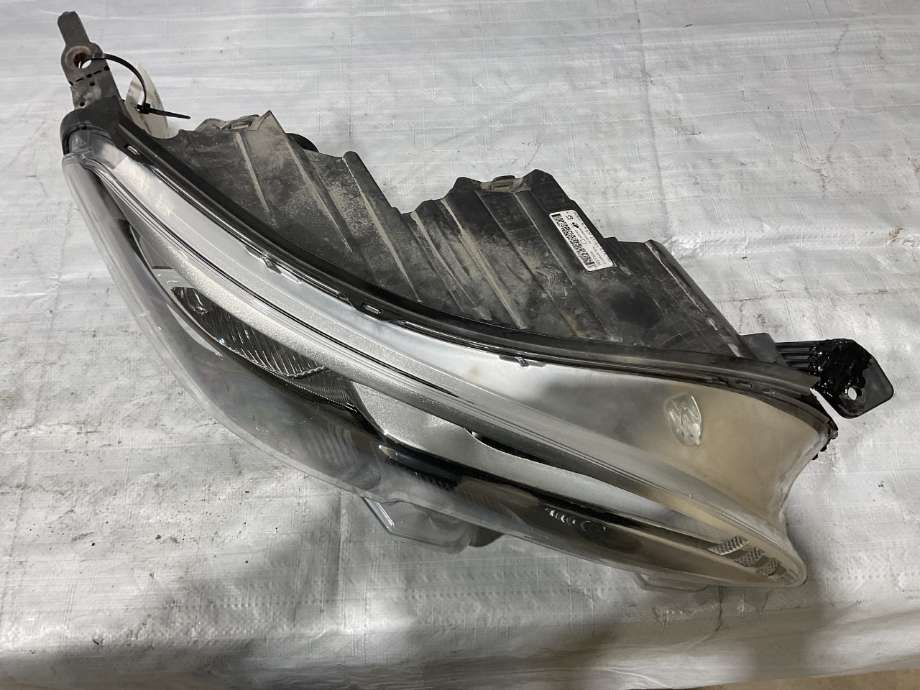Frontlykt høyre halogen til Peugeot Expert 2016-->> (Type III) (PEUGEOT|98 085 725 80|)