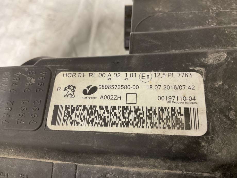Frontlykt høyre halogen til Peugeot Expert 2016-->> (Type III) (PEUGEOT|98 085 725 80|)