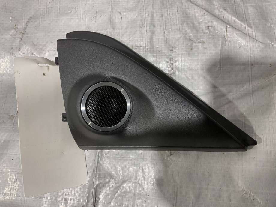 Bilstereo høyttaler til Mitsubishi Outlander, 2012-2015 (Type III, Fase 1)  (MITSUBISHI|8720A141)
