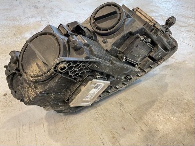 Frontlykt venstre halogen til Škoda Octavia 2013-2016 (Type III, Fase 1)  (SKODA|5E1 941 017 B|)