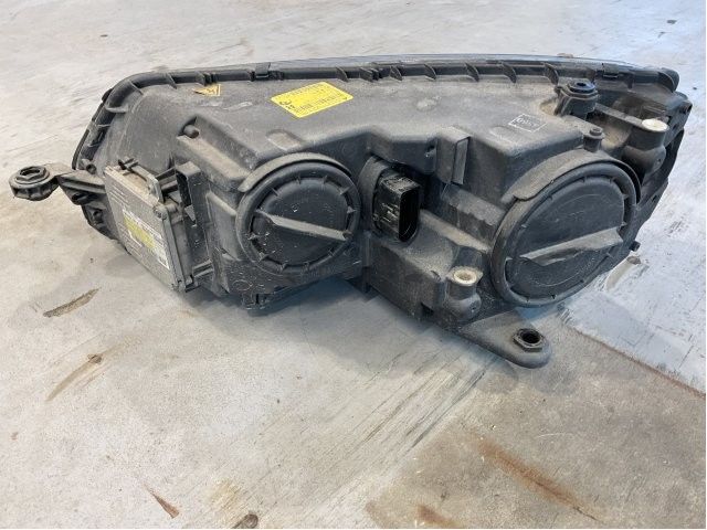 Frontlykt høyre halogen til Škoda Octavia 2013-2016 (Type III, Fase 1) (SKODA|5E1 941 018 B|)