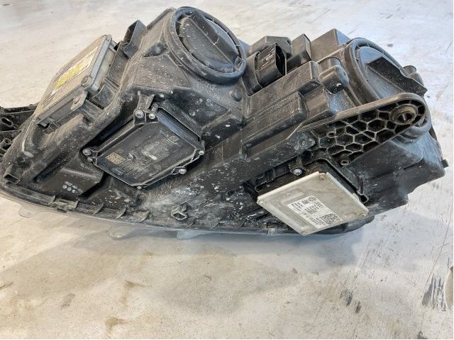 Frontlykt høyre halogen til Škoda Octavia 2013-2016 (Type III, Fase 1) (SKODA|5E1 941 018 B|)