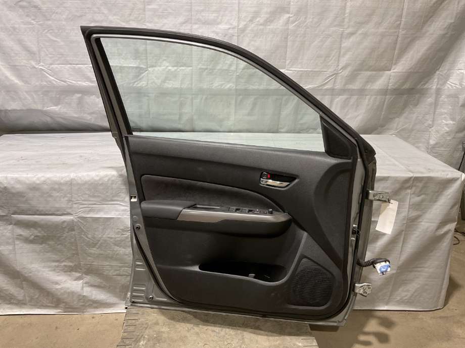 Dør venstre foran til Suzuki Vitara 2015-->> (Type IV)  (SUZUKI|68001-54P01-000|)