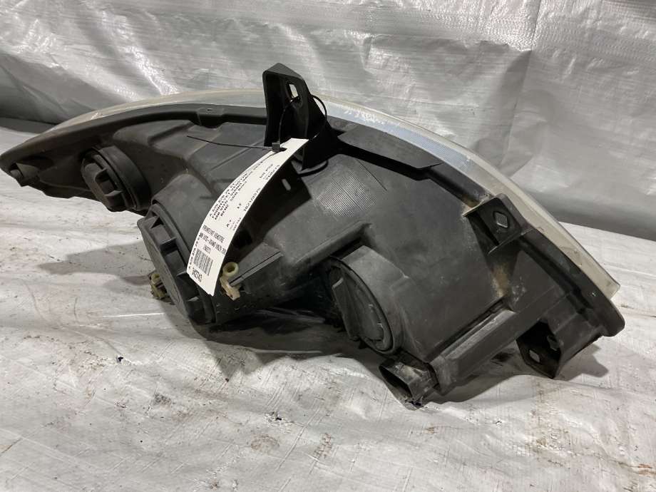 Frontlykt venstre halogen til Mercedes Vito/Viano 2010-2014 (Fase 2) (W639) (W639) (MERCEDES|A 639 820 28 61|)