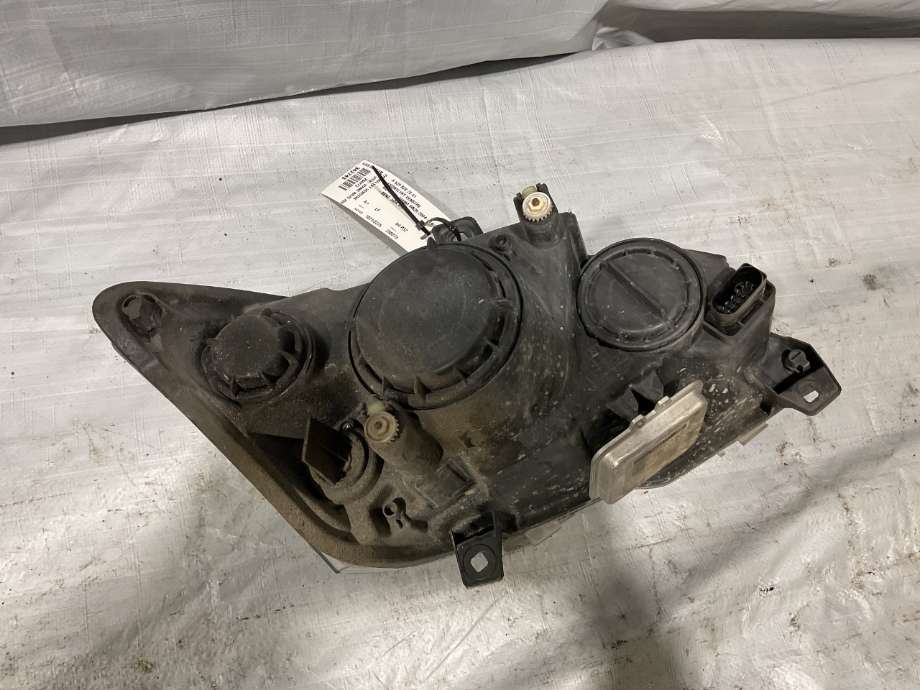 Frontlykt venstre halogen til Mercedes Vito/Viano 2010-2014 (Fase 2) (W639) (W639) (MERCEDES|A 639 820 28 61|)