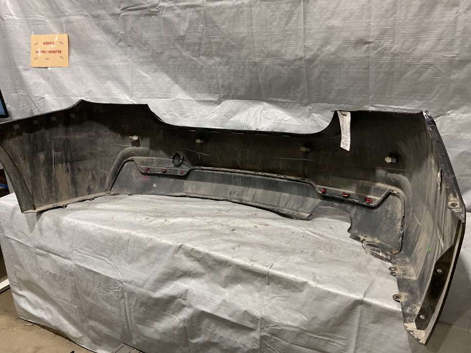 Støtfanger bak til BMW 4-Serie 2013-2020 (F32/F33/F36) (F32/F33/F36) (BMW|51 12 8 054 563|51 12 8 073 078|)
