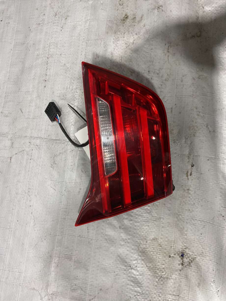 Baklykt venstre indre til BMW 4-Serie 2013-2020 (F32/F33/F36) (F32/F33/F36) (BMW|63 21 7 296 101|)