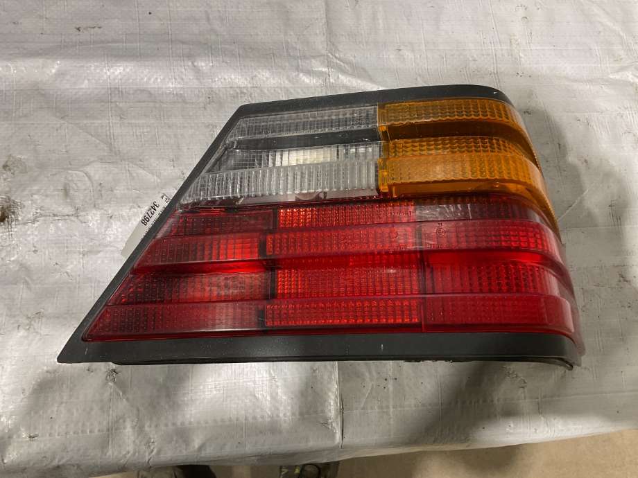 Baklykt høyre til Mercedes 124 1986-1995 (W124) (W124) (MERCEDES|A 124 820 04 64|)