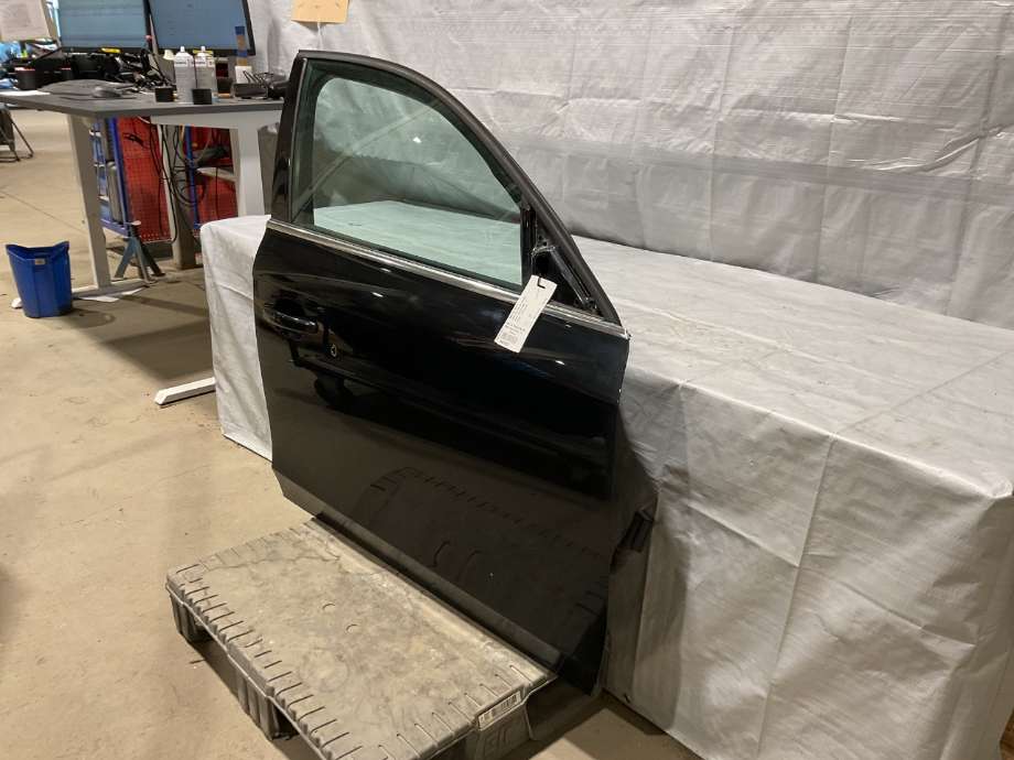 Dør høyre foran til Audi A4 2007-2014 (Type IV) (B8) (B8) (AUDI|8K0 831 052 J|)