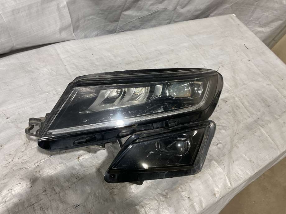 Frontlykt venstre halogen til Škoda Kodiaq 2017-->> (SKODA|566 941 015 E|)