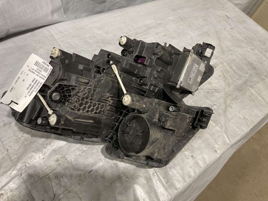 Frontlykt venstre halogen til Škoda Kodiaq 2017-->> (SKODA|566 941 015 E|)