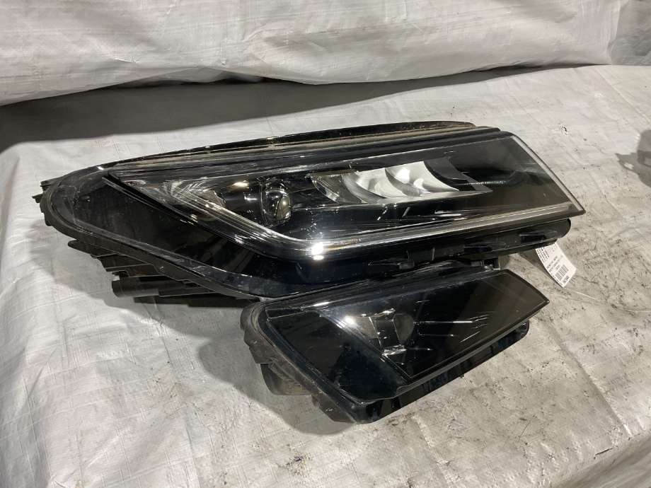 Frontlykt høyre halogen til Škoda Kodiaq 2017-->> (SKODA|566 941 016 E|)