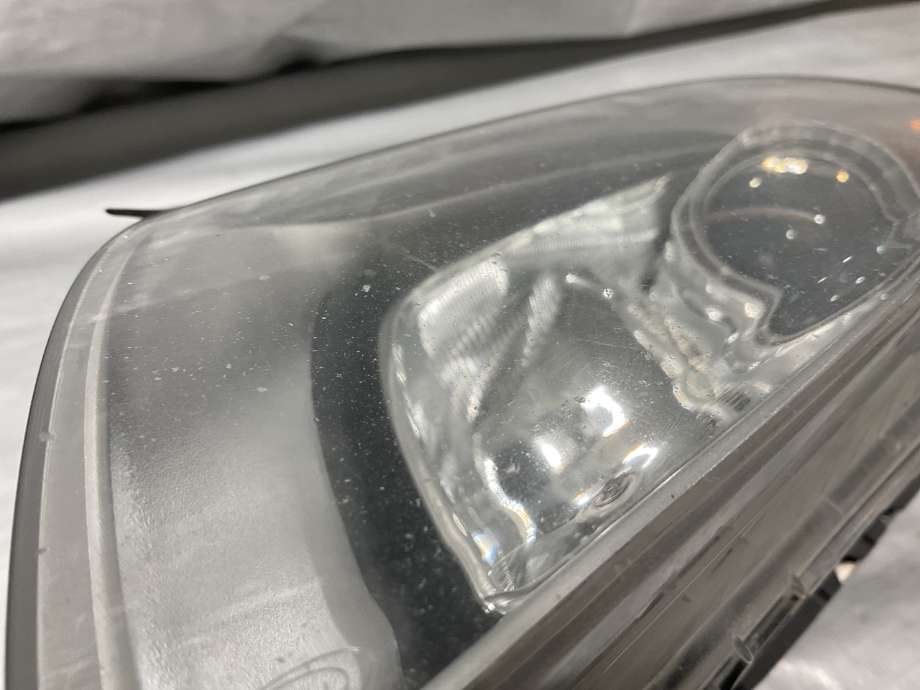Frontlykt venstre halogen til Volvo V70 2007-2013 (Type III, Fase 1) (VOLVO|31214415|)