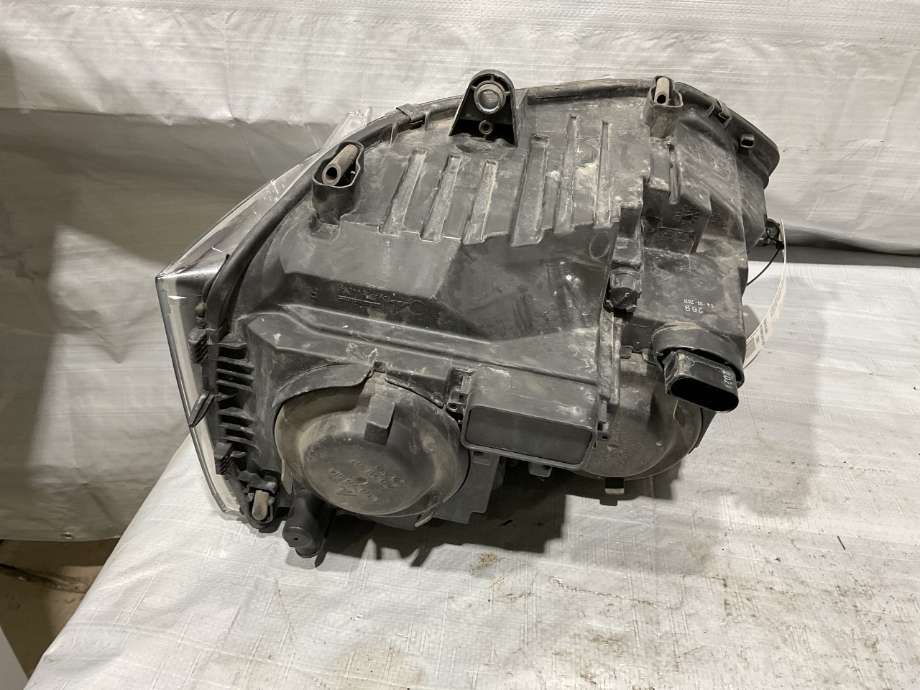 Frontlykt høyre halogen til VW Transporter / Caravelle 2009-2015 (Fase 2) (T5) (T5) (VOLKSWAGEN|7E1 941 016 H|)