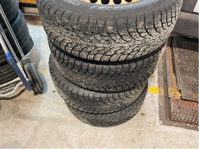 Hjulsett stål vinter til VW Transporter / Caravelle 2009-2015 (Fase 2) (T5) (T5) (VOLKSWAGEN|7HO G01 027D|215/65R16 109/107R|1;5X120 ET51 NAV65)