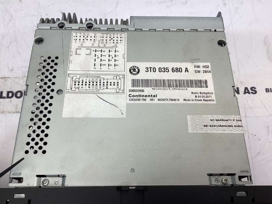 Bilstereo navigasjon til Škoda Superb 2008-2015 (Type II)  (SKODA|3T0 035 680 A|)