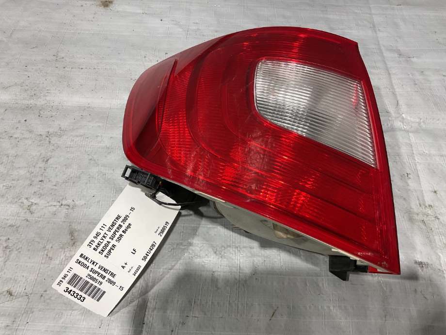 Baklykt venstre til Škoda Superb 2008-2015 (Type II) (SKODA|3T9 945 111|)