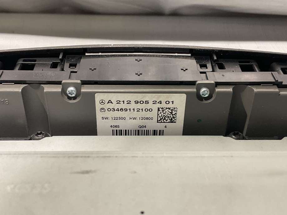 Bilstereo navigasjon til Mercedes E-Klasse 2013-2016 (Fase 2) (W212) (W212) (MERCEDES|A 212 900 84 28|)