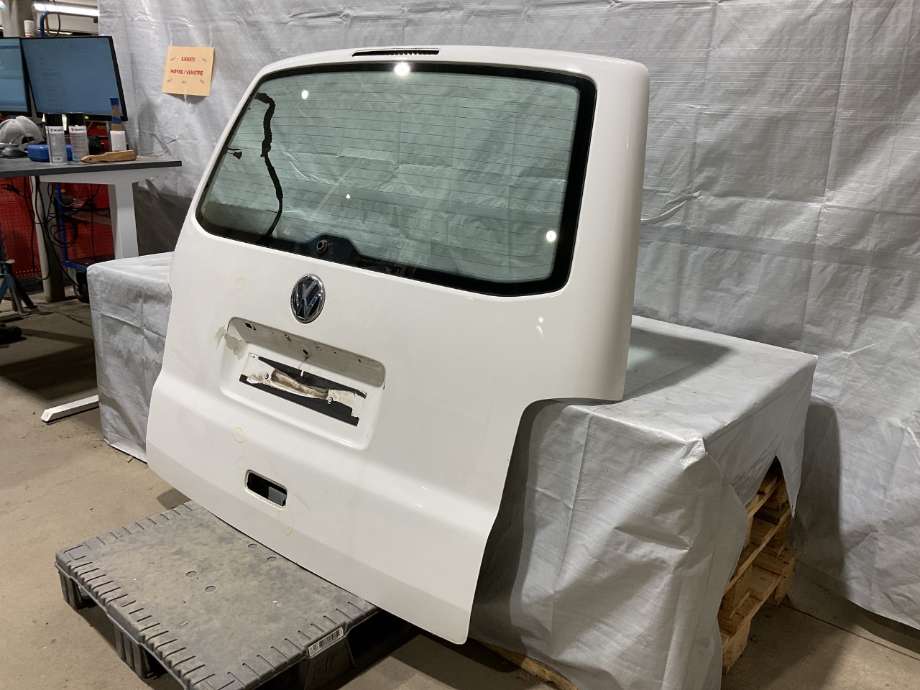 Bakluke til VW Transporter / Caravelle 2009-2015 (Fase 2) (T5) (T5) (VOLKSWAGEN|7E0 827 025 F|)