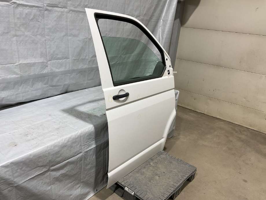 Dør høyre foran til VW Transporter / Caravelle 2009-2015 (Fase 2) (T5) (T5) (VOLKSWAGEN|7LA 831 056|)
