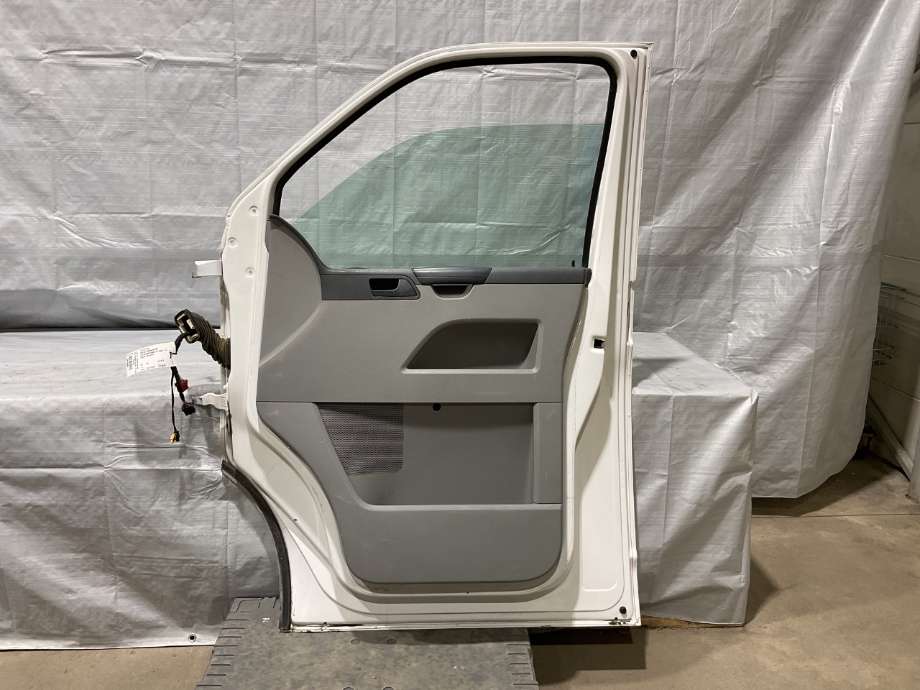 Dør høyre foran til VW Transporter / Caravelle 2009-2015 (Fase 2) (T5) (T5) (VOLKSWAGEN|7LA 831 056|)