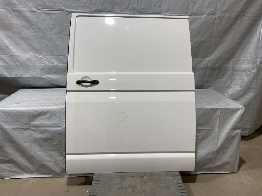 Dør venstre skyvedør til VW Transporter / Caravelle 2009-2015 (Fase 2) (T5) (T5) (VOLKSWAGEN|7LA 843 107 A|)