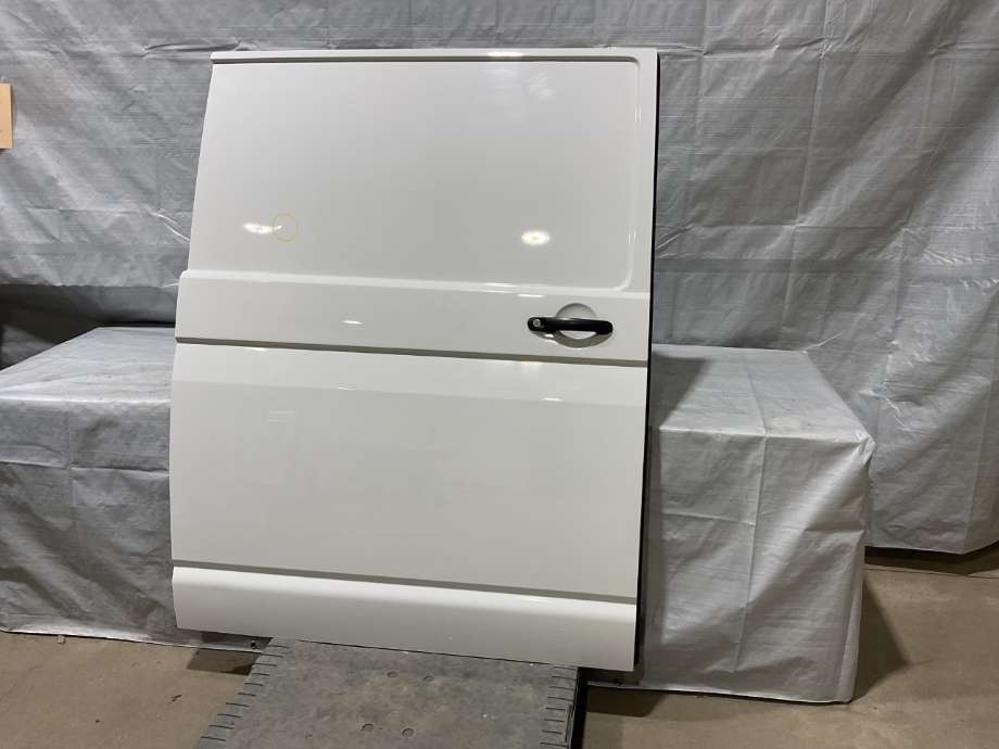 Dør høyre skyvedør til VW Transporter / Caravelle 2009-2015 (Fase 2) (T5) (T5) (VOLKSWAGEN|7E0 843 108 BH|)