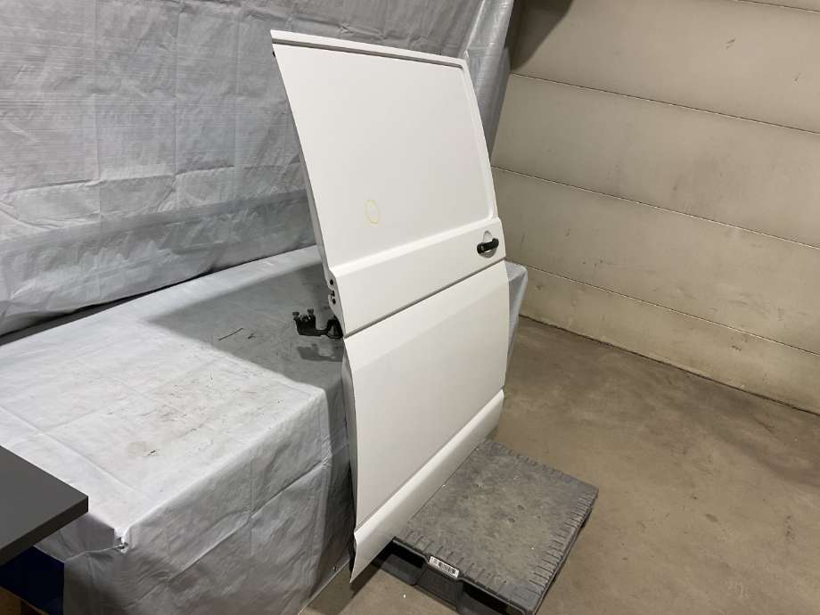 Dør høyre skyvedør til VW Transporter / Caravelle 2009-2015 (Fase 2) (T5) (T5) (VOLKSWAGEN|7E0 843 108 BH|)