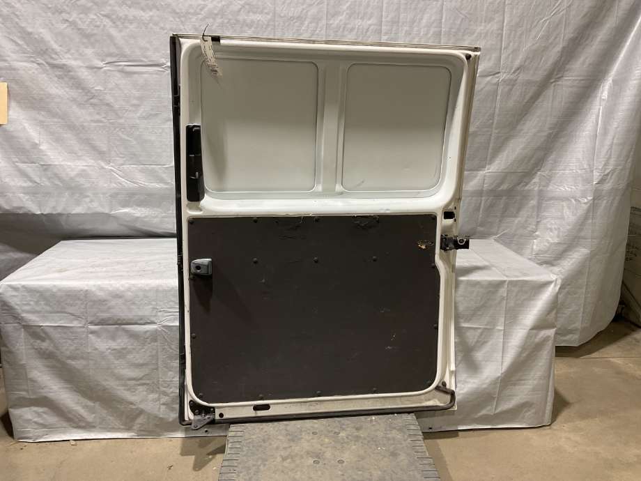 Dør høyre skyvedør til VW Transporter / Caravelle 2009-2015 (Fase 2) (T5) (T5) (VOLKSWAGEN|7E0 843 108 BH|)