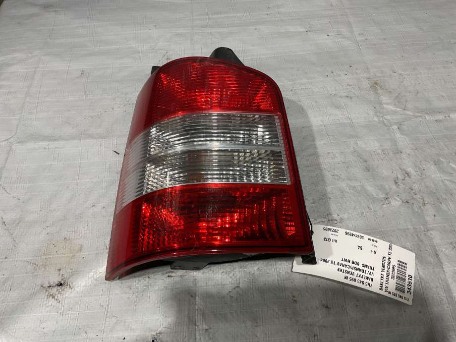 Baklykt venstre til VW Transporter / Caravelle 2009-2015 (Fase 2) (T5) (T5) (VOLKSWAGEN|7H5 945 095 M|)