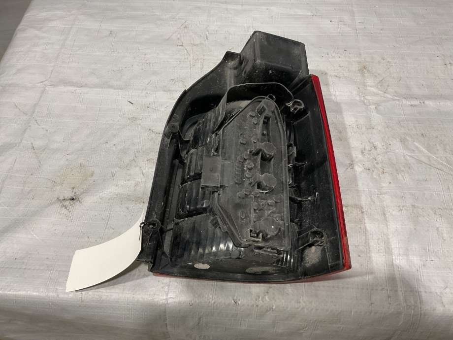 Baklykt venstre til VW Transporter / Caravelle 2009-2015 (Fase 2) (T5) (T5) (VOLKSWAGEN|7H5 945 095 M|)