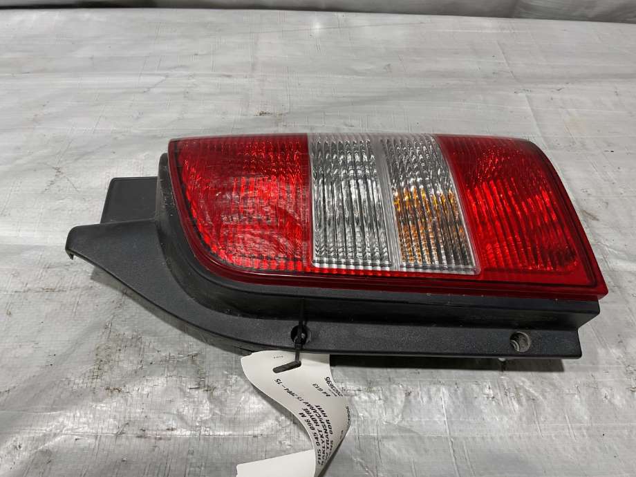Baklykt høyre til VW Transporter / Caravelle 2009-2015 (Fase 2) (T5) (T5) (VOLKSWAGEN|7H5 945 096 M|)