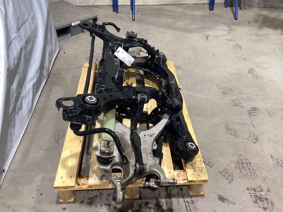 Travers bak til Volvo V60 / V60 CC 2018-->> (Type II) (VOLVO|32268548|)