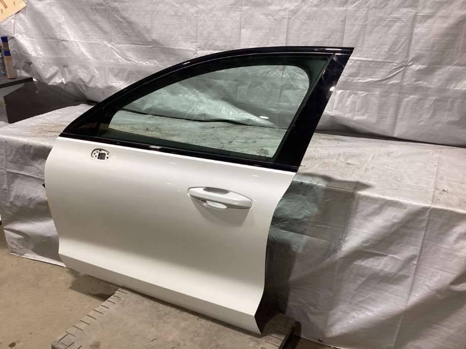 Dør venstre foran til Volvo V60 / V60 CC 2018-->> (Type II) (VOLVO|32404340|)