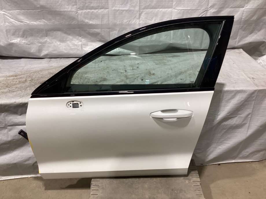 Dør venstre foran til Volvo V60 / V60 CC 2018-->> (Type II) (VOLVO|32404340|)