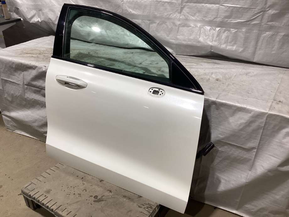Dør høyre foran til Volvo V60 / V60 CC 2018-->> (Type II) (VOLVO|32404341|)