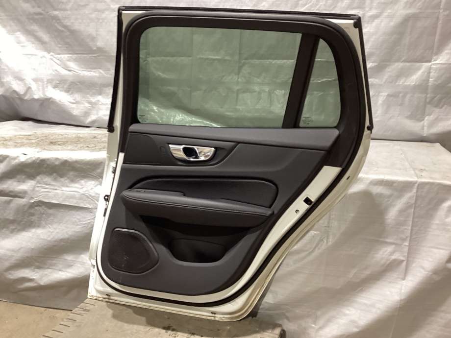 Dør høyre bak til Volvo V60 / V60 CC 2018-->> (Type II) (VOLVO|32404343|)