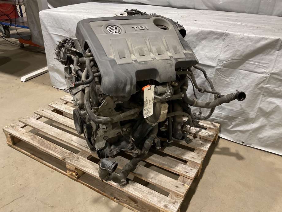Motor diesel til VW Golf VI 2008-2012  (VOLKSWAGEN|03L 100 090 R|0 TDI CFFB;2|)