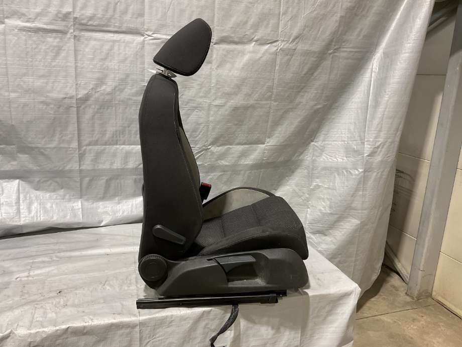 Sete foran høyre til VW Golf VI 2008-2012 (VOLKSWAGEN||R-LINE STOLER)