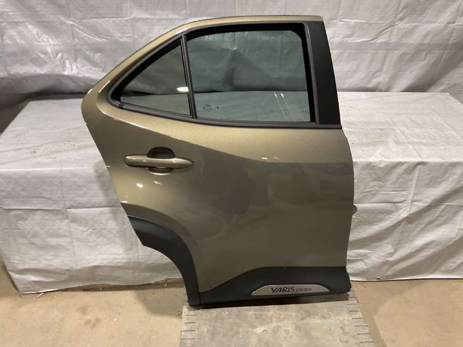 Dør høyre bak til Toyota Yaris Cross (SUV) 2021-->>  (TOYOTA|67003K2020|)