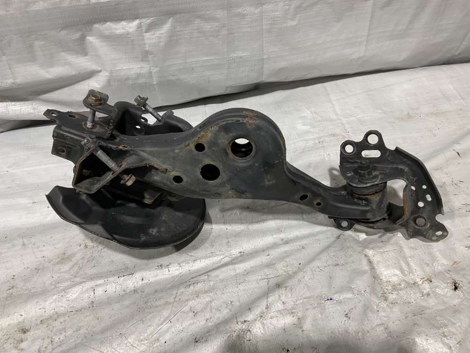 Hjulspindel venstre bak til Toyota Yaris Cross (SUV) 2021-->>  (TOYOTA|4872052050|4241010020|4245452040)