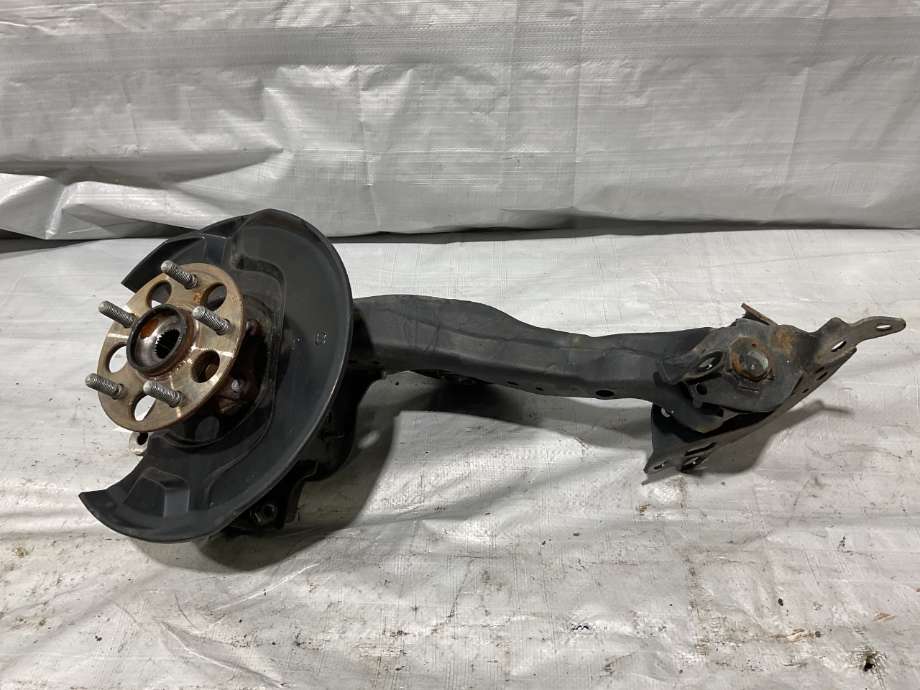 Hjulspindel venstre bak til Toyota Yaris Cross (SUV) 2021-->>  (TOYOTA|4872052050|4241010020|4245452040)