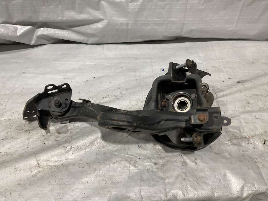 Hjulspindel høyre bak til Toyota Yaris Cross (SUV) 2021-->> (TOYOTA|4871052080|4241010020|4242452040)