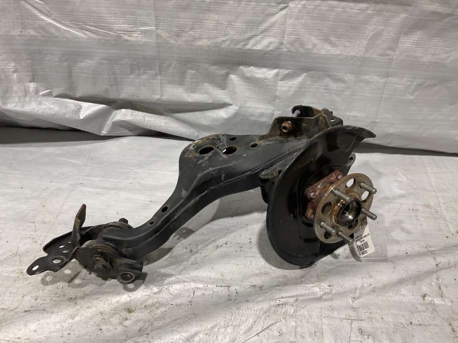 Hjulspindel høyre bak til Toyota Yaris Cross (SUV) 2021-->> (TOYOTA|4871052080|4241010020|4242452040)