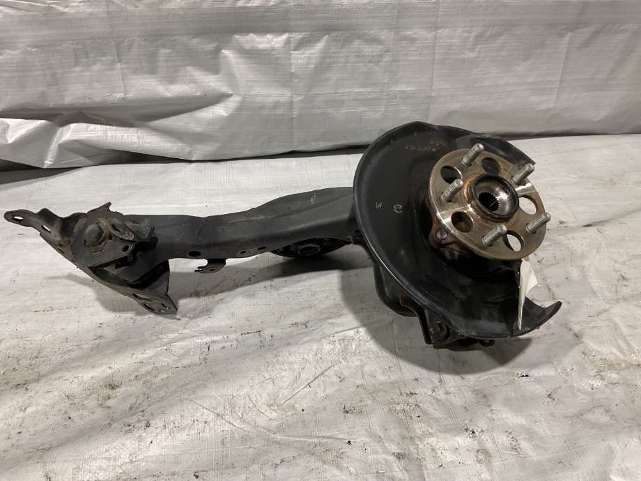 Hjulspindel høyre bak til Toyota Yaris Cross (SUV) 2021-->> (TOYOTA|4871052080|4241010020|4242452040)
