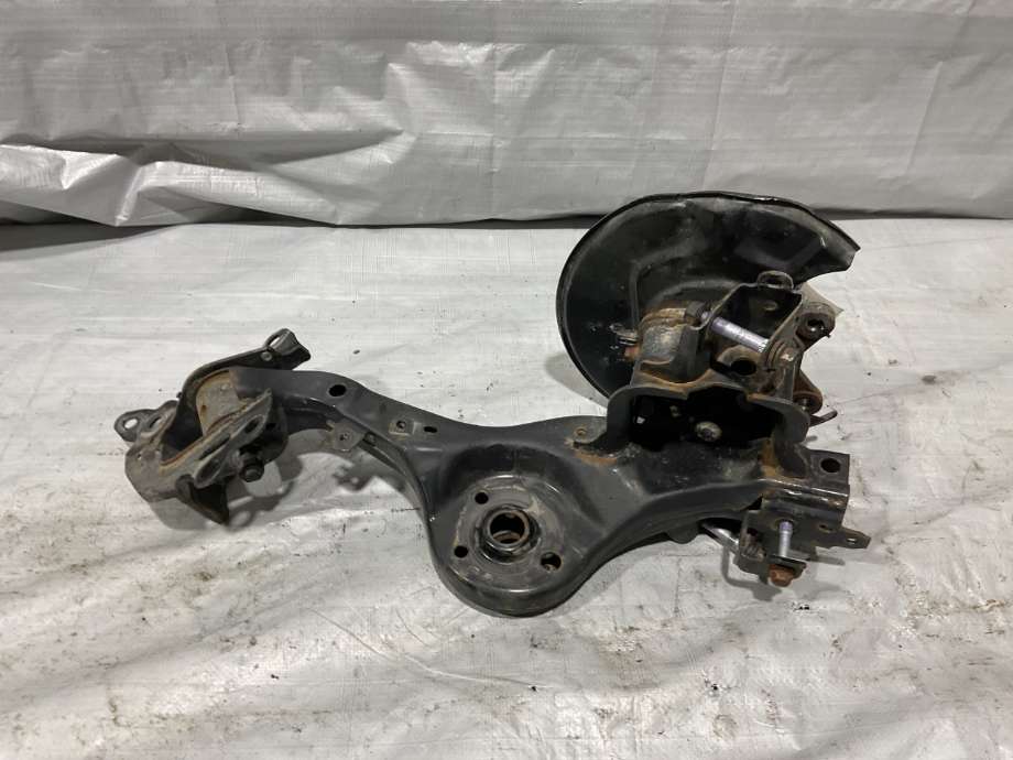 Hjulspindel høyre bak til Toyota Yaris Cross (SUV) 2021-->> (TOYOTA|4871052080|4241010020|4242452040)