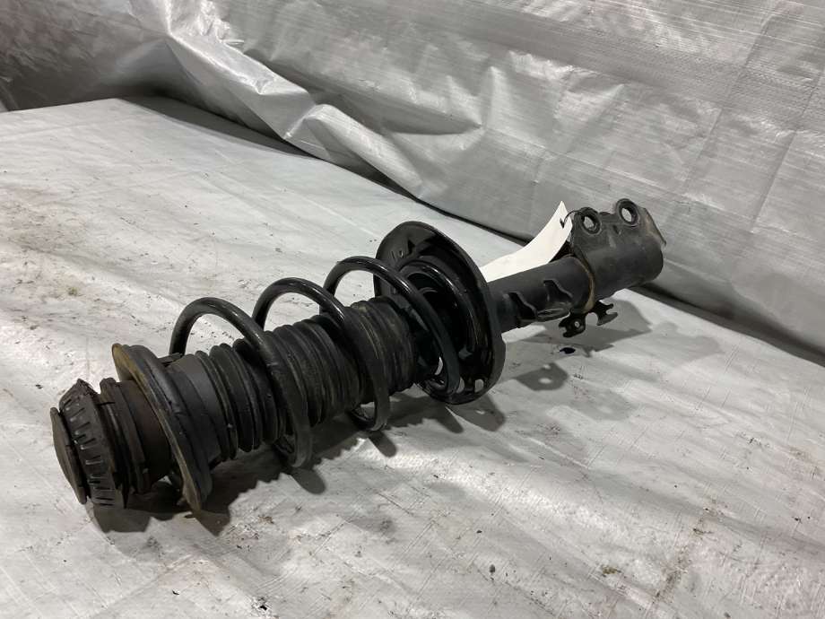 Støtdemper foran til Toyota Yaris Cross (SUV) 2021-->>  (TOYOTA|485200D530|481310DG40|48619K0010)